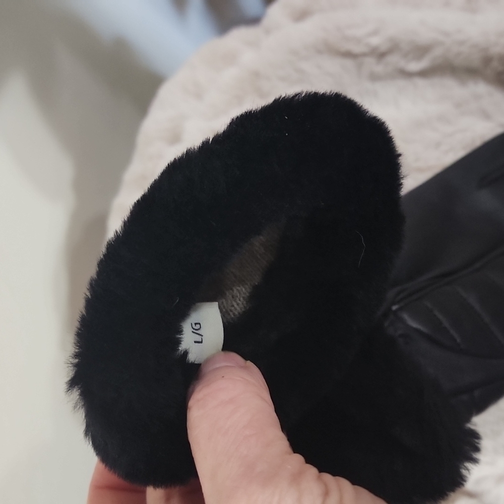 UGG GLOVES - Picture 3 of 4